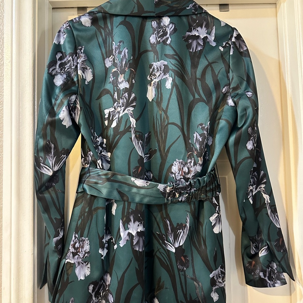 Beautiful Green Floral Satin Belted Blazer - Picture 2 of 5
